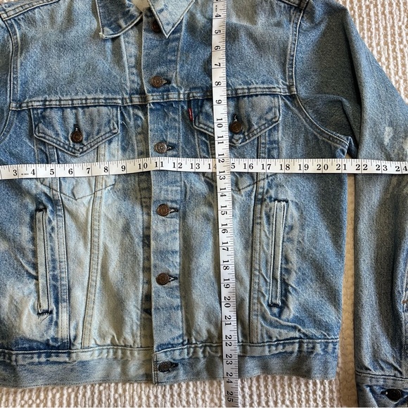 Vintage 80s Levi's Original Blue Denim Type III
Red Tab Trucker Jean Jacket - Picture 11 of 12